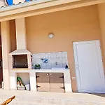 Mira Villa