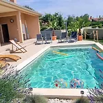 Villa Mira *