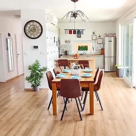 Mira Villa *
