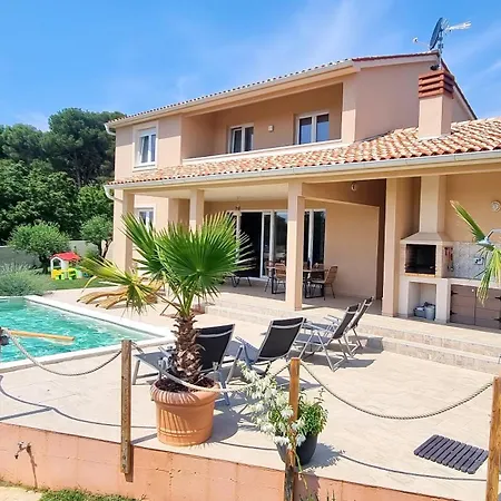 Mira Villa